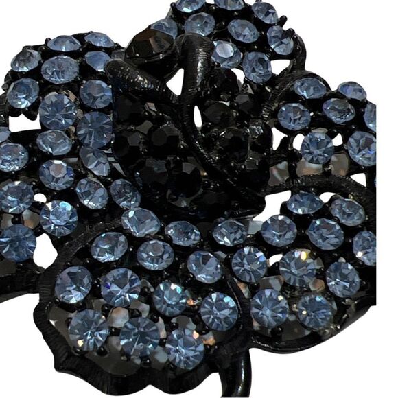 Vintage Weiss Large Japanned Blue Rhinestone Flower Brooch, Signed - Picture 6 of 9